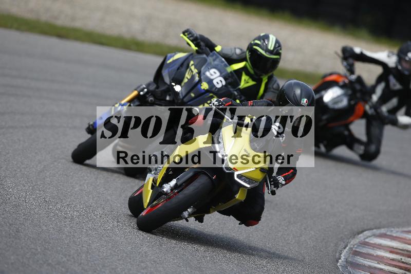 /Archiv-2024/29 12.06.2024 MOTO.CH Track Day ADR/Gruppe blau/28